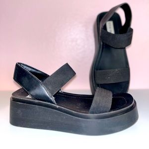 Janice Platform Wedge Sandal
STEVE MADDEN, Size 5US